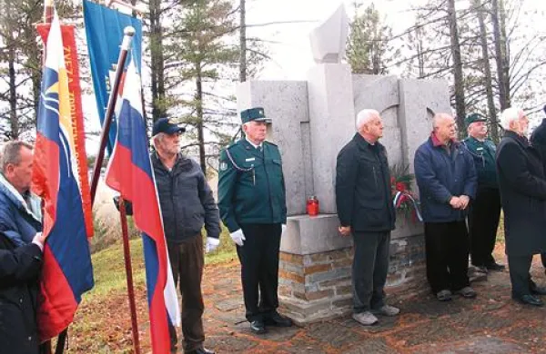 Spominska svečanost pri spomeniku tigrovcem in antifašistom na Hribu svobode