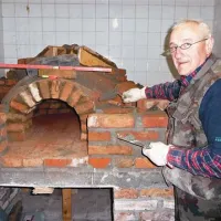  Kruh bodo pekli v na novo zgrajeni krušni peči
