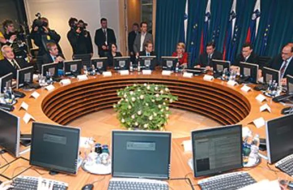Vlada v odhajanju se bo morala ukvarjati še z interventnim zakonom