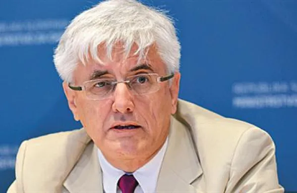 Okoljski minister, ki opravlja tekoče posle, Roko Žarnić meni, da plinskih terminalov zaradi krize morda sploh ne bo