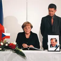 V žalno knjigo se je vpisala tudi nemška kanclerka Angela Merkel