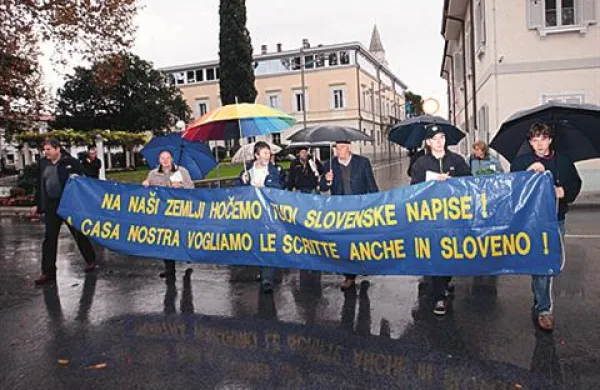 Slovenske narodne skupnosti v sosednjih državah se zavzemajo za ohranitev ministrstva za zamejce po svetu