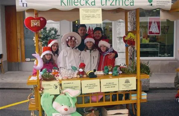 Na stojnici DPM in Nove ideje so za dvigalo zbrali 424 evrov. Akcijo še nadaljujejo.