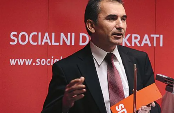 Predsednik poslanske skupine SD Janko Veber je povedal, da je koalicijska pogodba že pripravljena 