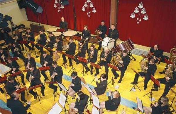 Pihalni orkester Eta je vse bolj zrel in glasbeno suveren