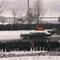 Prevoz krste Kim Jong Ila je spremljalo na tisoče Severnokorejcev