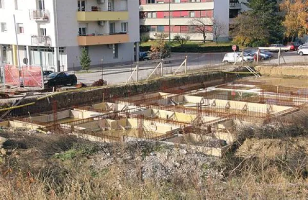 Prišli, zakopali, odšli. Država je dvignila roke, sanje o VDC pa so ostale v jami ...