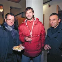 Odbojkar Gregor Jerončič (v sredini) je po posamičnem prvem mestu leta 2000, letos solastnik ekipne prve nagrade v zamejstvu z moštvom Sloga Tabor. Ekipno lovoriko je z ND Gorica leta 2006 osvojil Miran Srebrnič (desno), odbojkar Matjaž Stanič pa je z Marchiolom Vodi letos dočakal  šesto mesto.