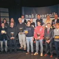 Takole so se po podelitvi pred objektivom našega fotografa  zbrali najboljši športniki Primorske iz domovine in zamejstva