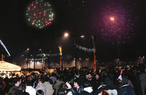 Ognjemet (fotografija je z lanske prireditve v Kopru) je stalnica silvestrovanj