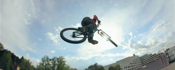 Bikerjev zadnji skok 