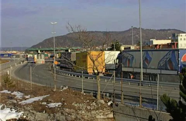 Na vhodu v sežanski terminal se je včeraj popoldne zgodila prometna nesreča, v kateri je umrl 47-letni Italijan. Fotografija je simbolična.