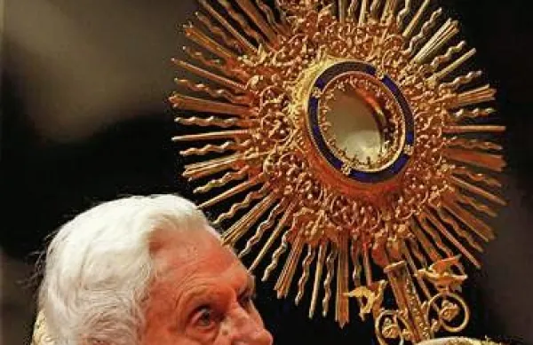 Papež Benedict XVI. je v tradicionalni novoletni poslanici največ pozornosti namenil mladim 