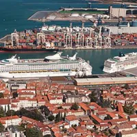 V Koper priplula največja potniška ladja doslej