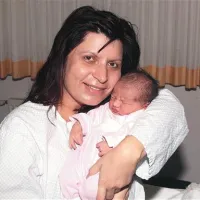 Mama Ksenija in prva letošnja novorojenka v izolski porodnišnici Karin Žolgar