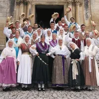 “Tukaj je super družba, dobro se razumemo, prav po zaslugi folklore sem videl dobršen del sveta, pa še ogromno se naučim tako o našem kot tudi o kulturnem izročilu drugih narodov.” Davor Jerman, folklorist, član Folklornega društva Val Piran 
