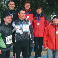 Najhitrejši (manjka  Erika Savič) v družbi s piranskim poslancem Gašparjem Gašparjem Mišičem (levo), tudi ljubiteljem teka. Z desne: Denis Guzelj, Jana Strahinič, Bernarda Ivančič, Peter Harnold, Aljoša Smolnikar.