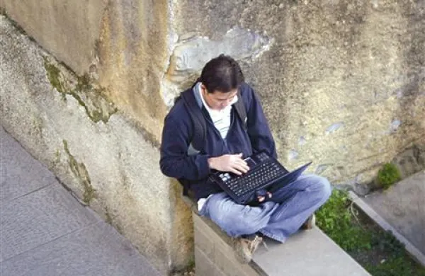 Kadar povprečni brskalec po spletni strani www.primorske.si pije, običajno ne vozi. Na cesti pa se izogiba kolonam, saj se ravna po  prometnih informacijah