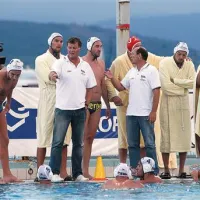 Đuho (v sredini levo) in Marino Cetin dajeta napotke igralcem na eni od tekem državnega prvenstva