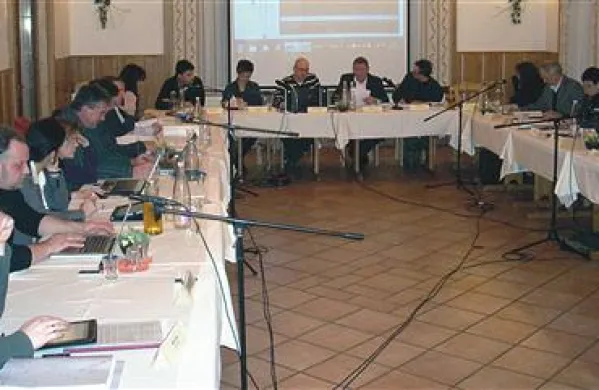 Postojnski svetniki so na prednovoletni seji - izjemoma je potekala na turistični kmetiji Hudičevec - s potrjenim proračunom odobrili tudi sredstva za letni program športa 2012, ki pa bo za skoraj 40.000 evrov manjši od lanskega.