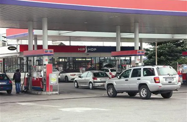 Občini nista uspeli doseči, da bi morali črpalkarji plačevati več