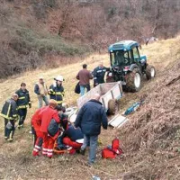 Dežurna zdravnica je ugotovila, da je imel Kanalec veliko sreče v nesreči, saj je odkrila le nekaj odrgnin. Reševalci so ga odpeljali na pregled v šempetrsko bolnišnico.  