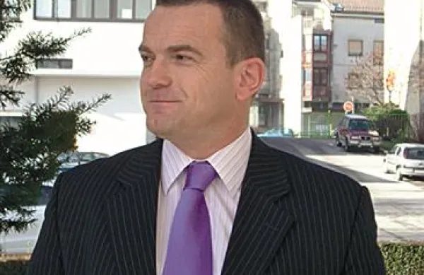 Nadzorni svet družbe Javor Pivka je na četrtkovi seji zaradi stanja v družbi odpoklical dosedanjega predsednika uprave Bruna Komaca