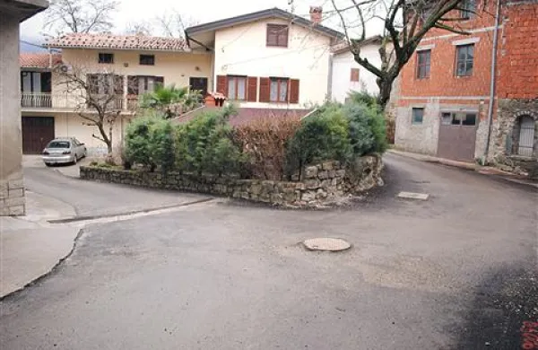 Tudi krajani v naselju Dolenje bodo kmalu priključeni na ajdovsko centralno čistilno napravo. Za priključke bodo plačali le dvajset odstotkov, saj bo ostalo dodala občina. 