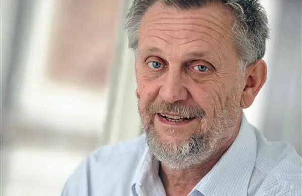 Matjaž Hanžek je marca 2010 dejal, da je znano, da imajo Jelinčič in drugi poslanci SNS svojo ceno