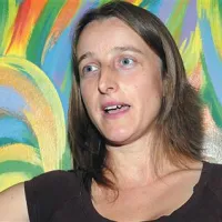 “Ker se denar ne množi sam od sebe, ga bo nekomu na koncu zmanjkalo. Tekmovalnost je vgrajena v sistem, v katerem nekdo na koncu enostavno mora propasti.”  Marjana Kos, ekonomistka 