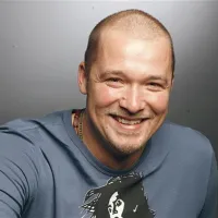 “Duhovno se razvijaš, ko tekmuješ sam s sabo in ne z drugimi. Vprašanje je samo, ali živiš svoje življenje, svojo usodo ali ne.” Robert Lavtar, šaman