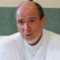“Umrl bom od smeha.” Rael, guru