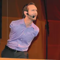 “Svoboden si, ko veš, da si čudovito bitje, pa čeprav ti drugi govorijo, da nisi dovolj dober.” Nick Vujicic, človek brez rok in nog