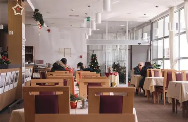 Svet kobilarne pod vodstvom Maje Simoneti se ne bo ukvarjal  z mobingom. Tomi   Rump pa ocenjuje delovno klimo kot “primerno”.