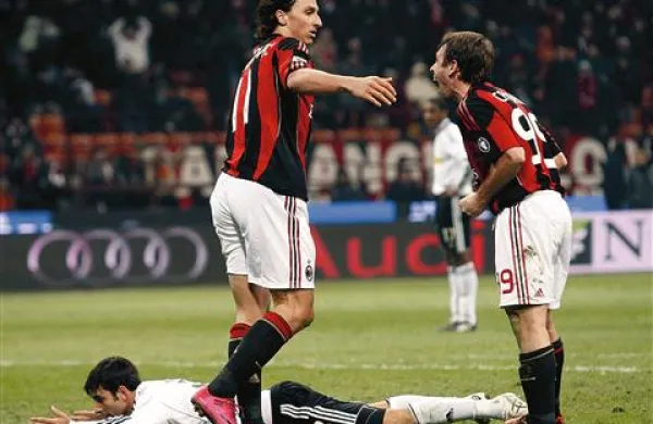 Antonio Cassano (na fotografiji desno) po operaciji srca v tej sezoni ne bo več pomagal Milanu, ki bo še bolj odvisen  od drugega strelca (11 golov) lige Zlatana Ibrahimovića (levo)  