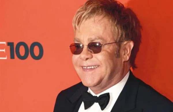 Britanski glasbeni zvezdnik Elton John bo napisal knjigo o aidsu, ki bo nosila naslov  Love Is the Cure