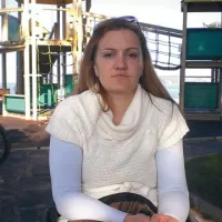 Džana Pandžić, ki se je v prometni nesreči hudo poškodovala, je s podporo prijateljic premagala strah in ponovno opravila vozniški izpit