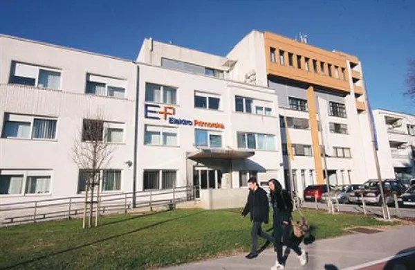 Stavka v Elektru Primorske se bo jutri ob 8. uri najprej začela v poslovni enoti Koper in se nadaljevala  ob 10. uri v Sežani, ob 12. uri v Novi Gorici in ob 13.30 v Tolminu
