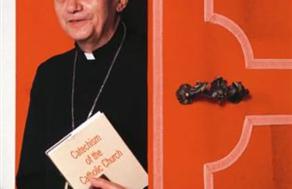 Papež Benedikt XVI. je danes posvaril, da liberalne družinske vrednote in politike ogrožajo človeštvo