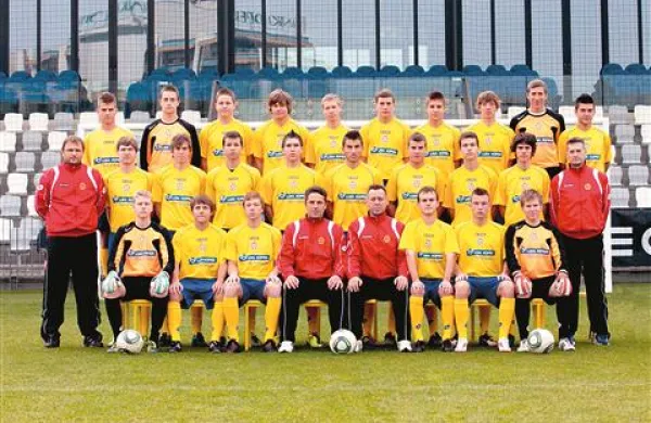 Nepremagljiva kadetska ekipa Fc Koper, četrti z leve v prvi vrsti je trener Oliver Bogatinov