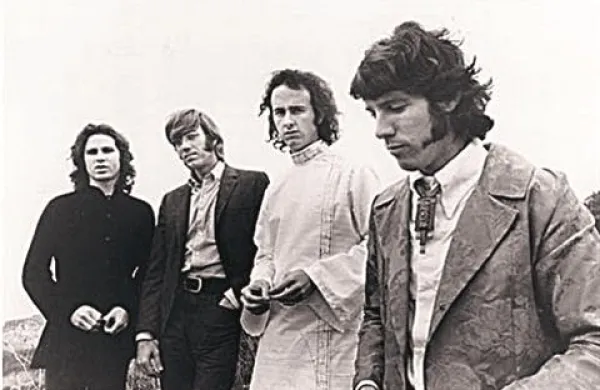 Letošnje leto je bilo razglašeno za leto The Doors, na Facebook profilu skupine pa ga je uvedla njihova še neobjavljena skladba She Smells So Nice