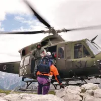 Vojaški helikopter je lani sodeloval v 155 reševalnih akcijah