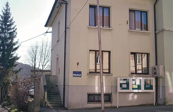 Ta teden se je v drugo nadstropje občinske stavbe vrnila policija 