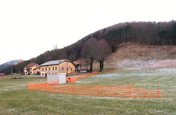 Zasebnik načrtuje v hiši ob novi smučarski progi, opremljeni z vlečnico,  odpreti gostilno ali kmečki turizem