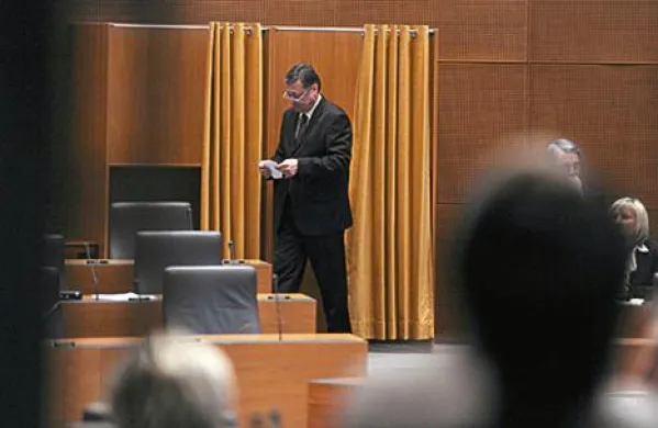 Mandatarski kandidat, predsednik Pozitivne Slovenije Zoran Janković, na tajnem glasovanju v državnem zboru ni dobil potrebne večine glasov in tako ni bil izvoljen za mandatarja