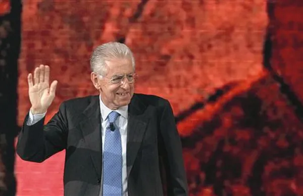Italijanski premier Mario Monti je prepričan, da mora Evropska unija  priznati italijanske napore v boju zoper dolžniško krizo, sicer bi lahko Italija padla v roke evropskeptičnim populistom