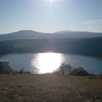 V Pivki odkrivajo nove turistične točke, to bodo pivška presihajoča jezera (na fotografiji je Petelinjsko jezero)