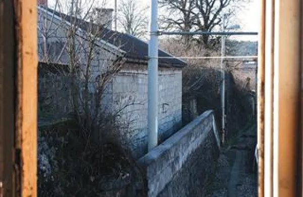 Nov pogled na železniško postajo bo prikrajšan za kamnito vodno hrambo ali vodni stolp, ki so ga postavili pred odprtjem Južne železnice leta 1857