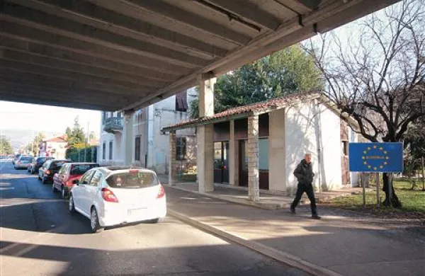 Osuplost in ogorčenje ob novici, da naj bi carinarnica postala skladišče, je zamenjalo olajšanje. Ministrstvo je ne bo oddalo, občina pa si prizadeva, da bi jo čim prej preneslo nanjo. 