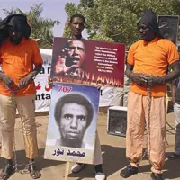 Sudanski protestniki pred pisarno Združenih narodov v Kartumu